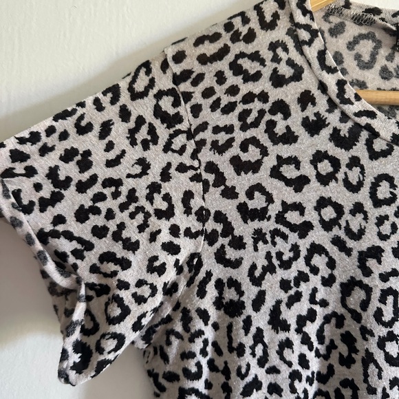 Reformation Leopard Cheetah Print Soft Classic Short Sleeve Tee T-Shirt size M - Picture 3 of 5